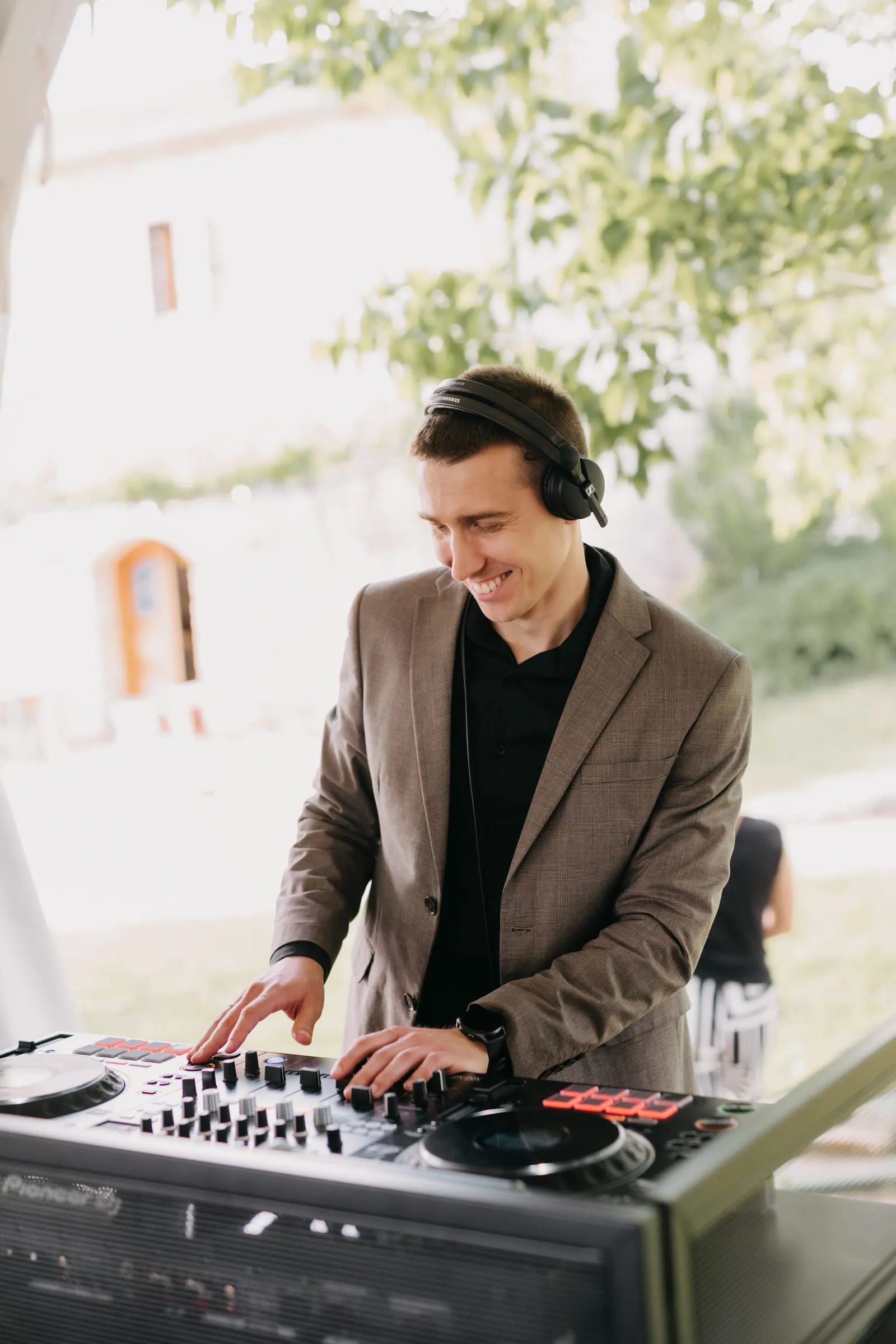 DJ Symart playing an afternoon set in the garden of Villa Poropati